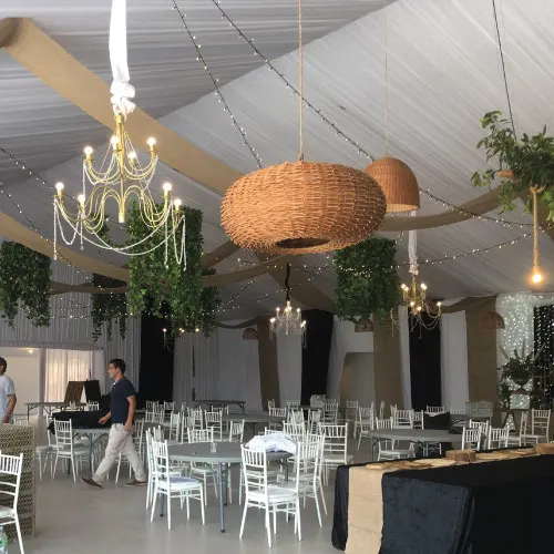 Decoración aérea rústica y campestre para matrimonio