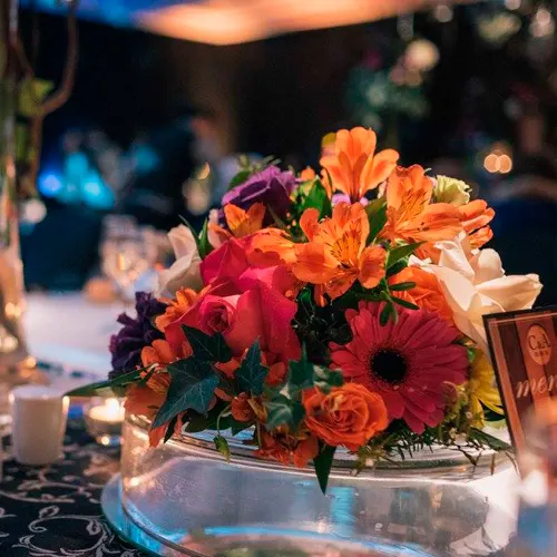 Centro floral para mesa de invitados