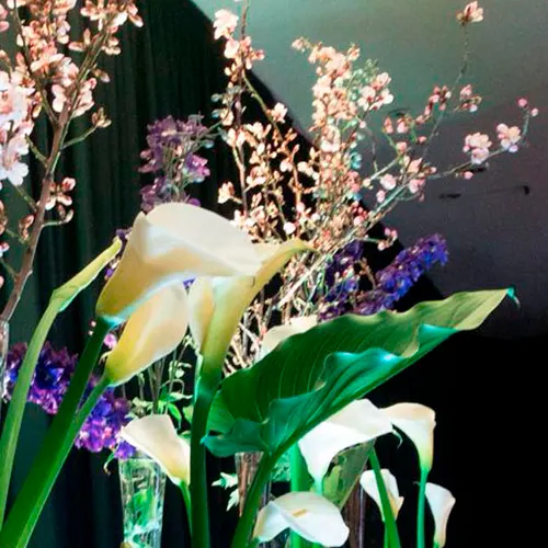 Montaje floral para evento elegante