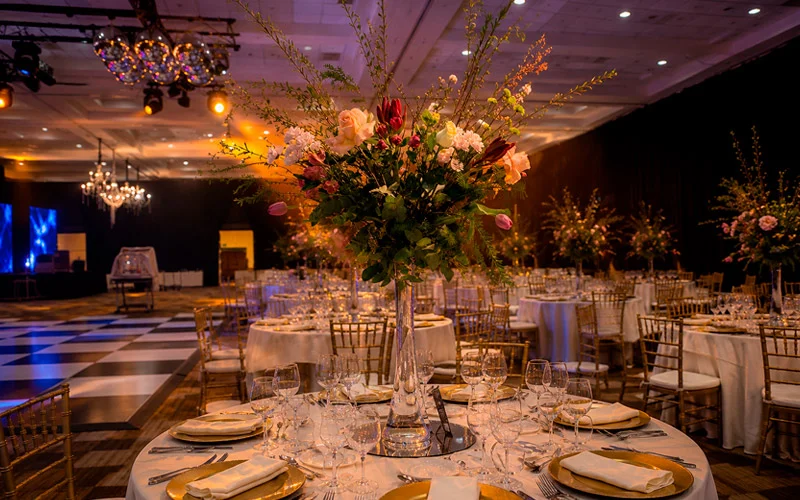 Flores y follajes de temporada para matrimonios