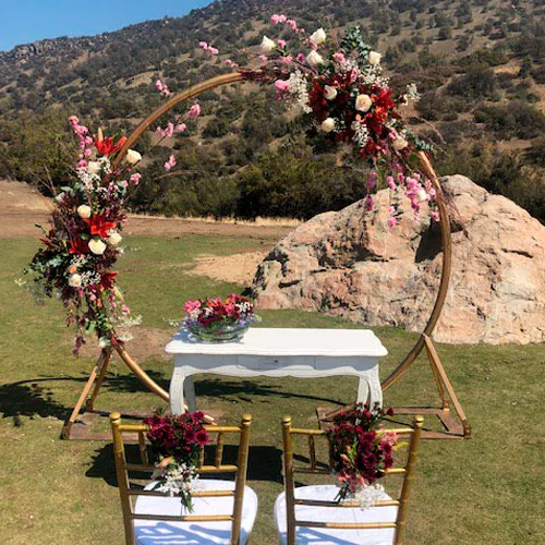 Semi arco floral para ceremonia de matrimonio