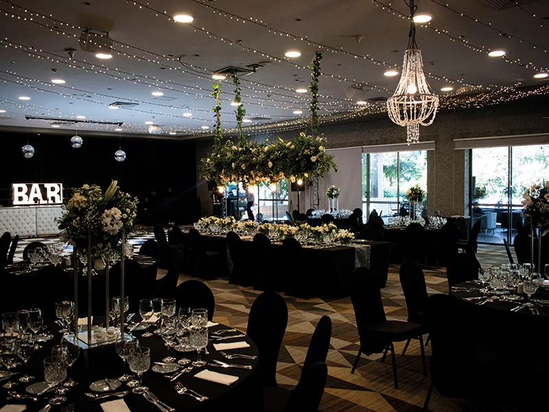 Decoración de salón pequeño para matrimonio
